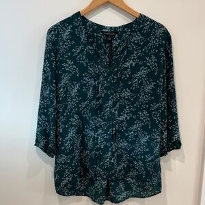 41 Hawthorn Green Leaf Print V- Neck Blouse Top Large